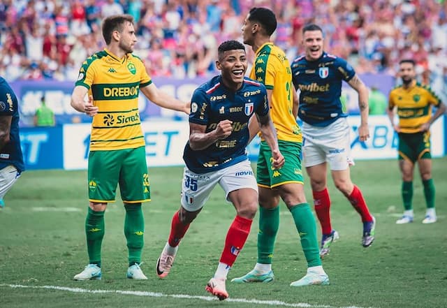 Fortaleza vence o Cuiabá e cola no líder Botafogo