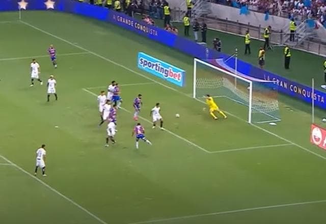 Leão amplia! Tinga cabeceia livre e faz o segundo contra o Corinthians 