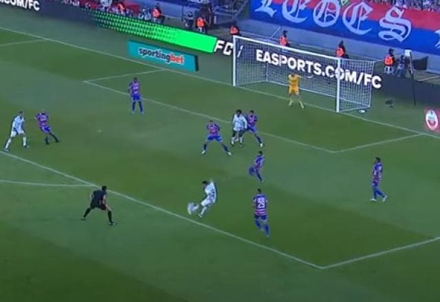 Alzugaray faz linda jogada individual e empata para a LDU sobre o Fortaleza