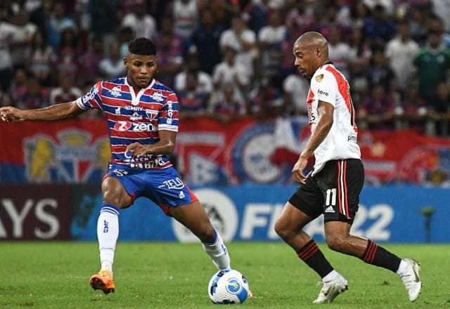 Em jogo elétrico e com polêmica, Fortaleza empata com o River Plate