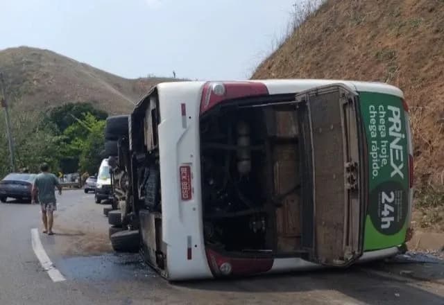 Acidente com ônibus de time de futebol americano deixa três mortos no Rio de Janeiro