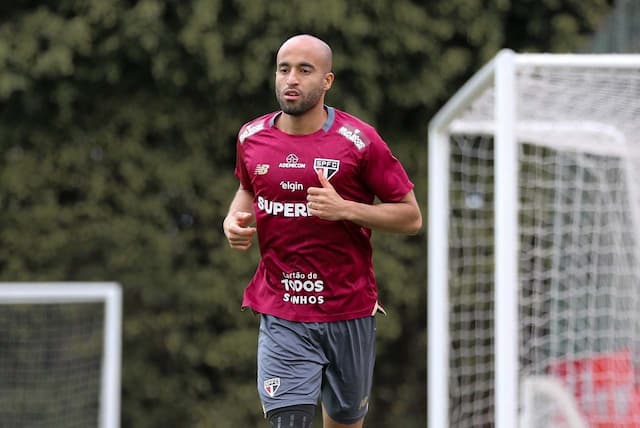 São Paulo: Lucas corre pela primeira vez no campo após cirurgia no joelho