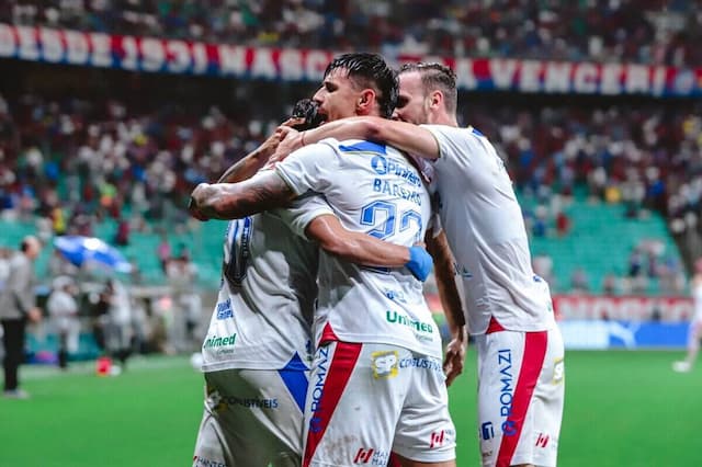 Fortaleza surpreende, vence o Bahia fora de casa e segue vivo no Brasileirão