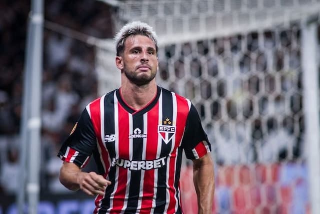 São Paulo vence Corinthians e decreta fim do tabu na Neo Química Arena