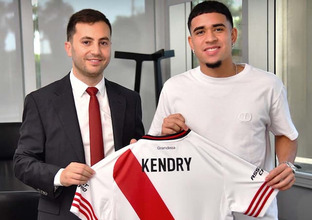 River Plate anuncia a chegada por empréstimo de Kendry Páez