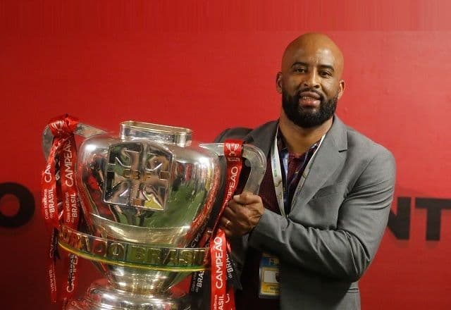 Corinthians contrata executivo do Flamengo para o cargo de diretor de futebol