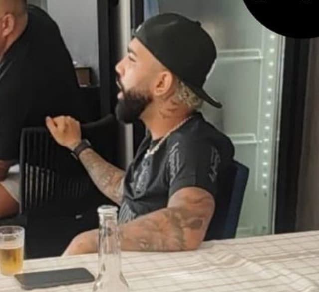 Gabigol assume que usou camisa do Corinthians e pede desculpas: "Errei"