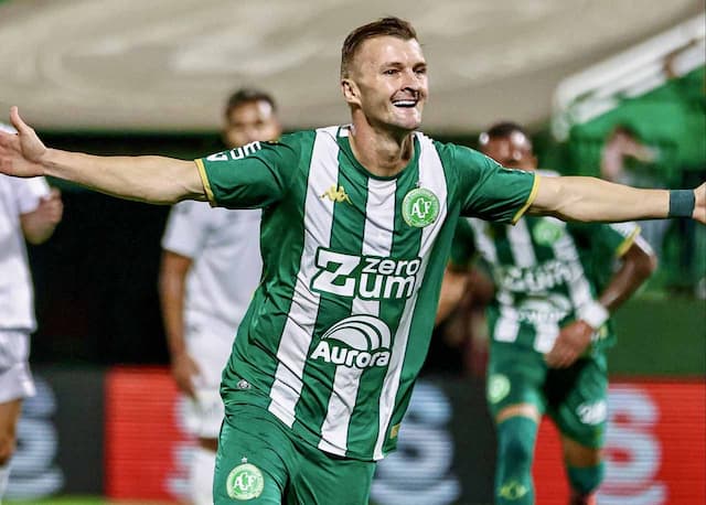 Santos sofre apagão, leva quatro gols da Chapecoense e perde na estreia do Brasileirão