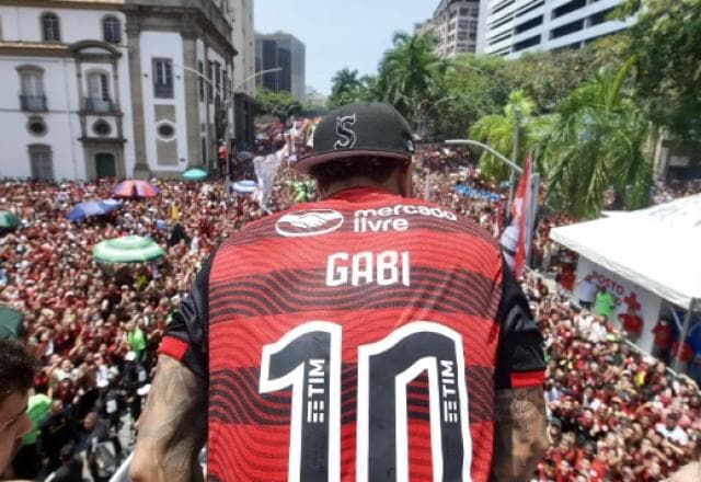 Torcida do Flamengo xinga Tite, e Gabigol diz: "Eu já jogo em uma seleção"
