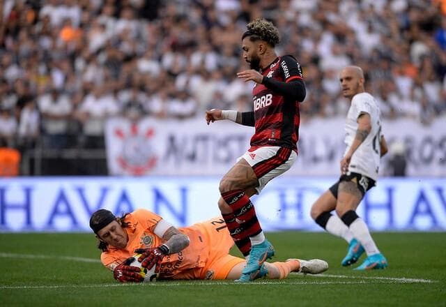 Gols, decisões e provocações: o histórico de Gabigol contra o Corinthians