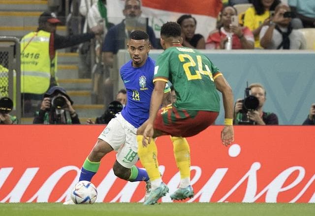 Alex Telles e Gabriel Jesus vão passar por exames e podem desfalcar o Brasil