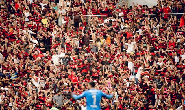 Flamengo e Corinthians somam quase metade dos torcedores brasileiros, diz pesquisa