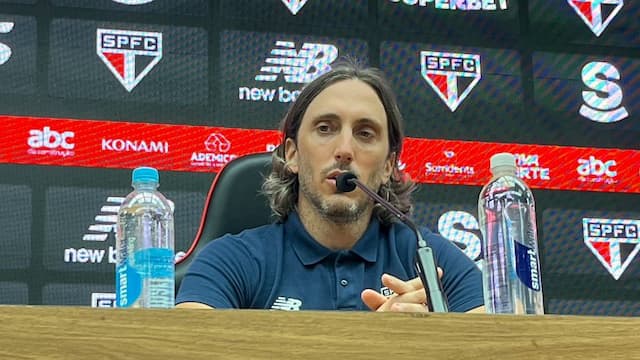 Zubeldía fala sobre o primeiro ano no comando São Paulo: “A pressão emocional é grande”