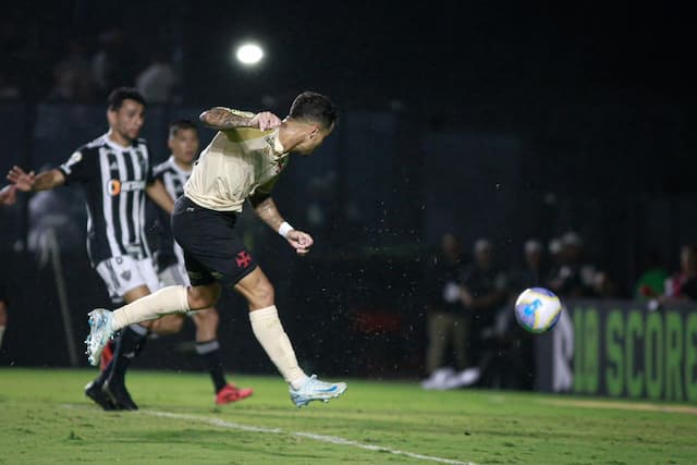 Vasco bate Atlético-MG e garante vaga na Copa Sul-Americana