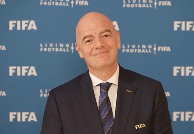 Presidente da Fifa celebra definição dos 32 países classificados para a Copa