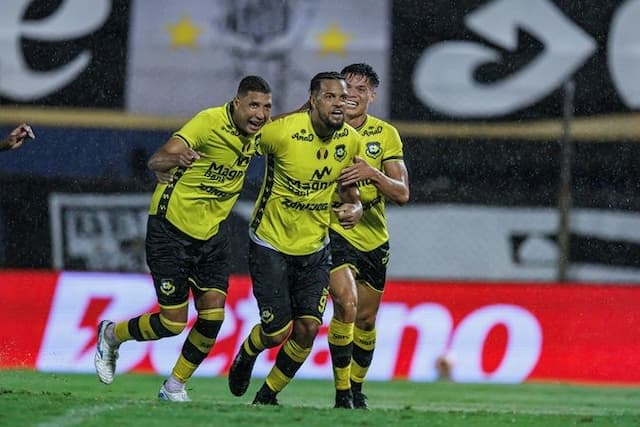 Santos perde para o São Bernardo e chega a quatro jogos sem vitória