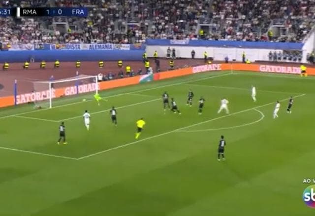 Dupla infernal! Vini Jr cruza, e Benzema amplia para o Real Madrid