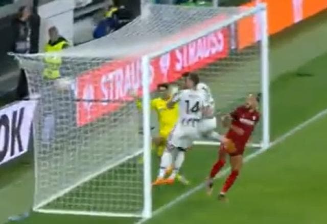 É COM EMOÇÃO! Zagueiro Federico Gatti empata Juventus x Sevilla