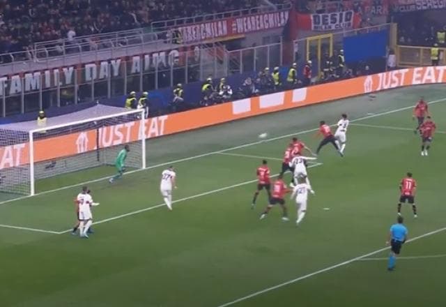 Gol do PSG! Marquinhos desvia de cabeça e Skriniar completa para a rede