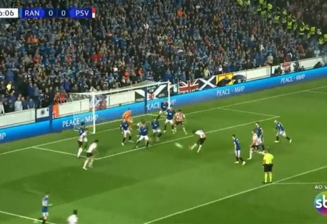 Sangaré aproveita bobeira da zaga do Rangers e marca para o PSV