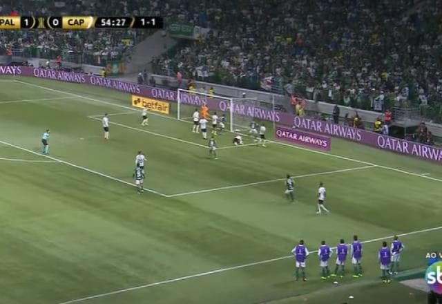 Marcos Rocha cobra lateral, e Gustavo Gómez amplia para o Palmeiras