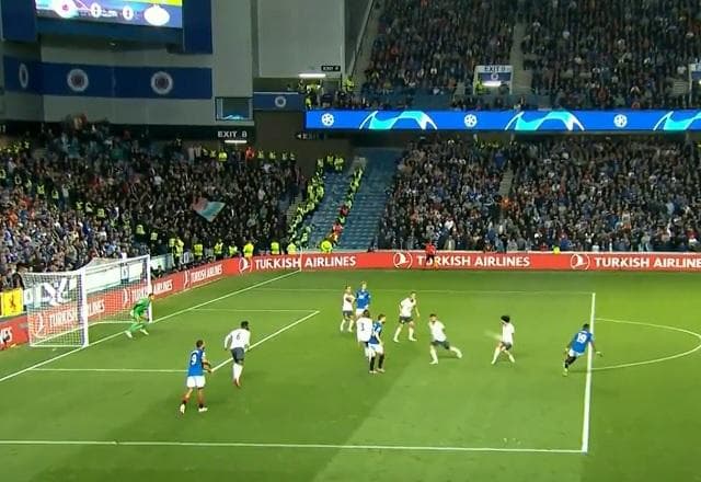 Golaço! Abdallah Sima chuta no ângulo e abre placar para o Rangers