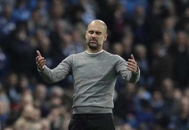 Guardiola condena guerras: "Não é por bandeira, é só por dinheiro"