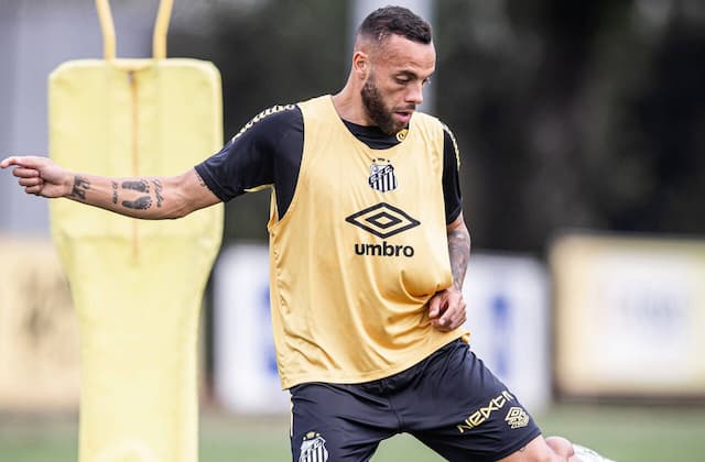 Guilherme treina sem restrições e deve reforçar o Santos contra o Cruzeiro