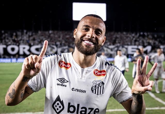 Decisivo pelo Santos, Guilherme é o jogador da Série A com mais gols em 2025 