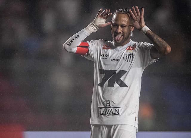 Neymar critica arbitragem do Choque-Rei: "Erro atrás de erro"
