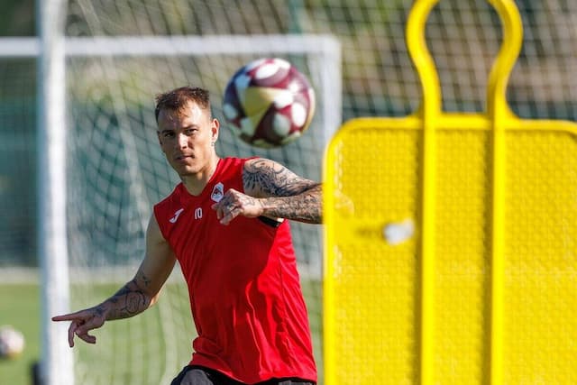 Agente viajará ao Catar para tentar acertar ida de Róger Guedes ao Grêmio