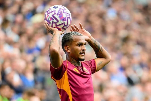 Manchester City monitora Wesley e avalia enviar proposta