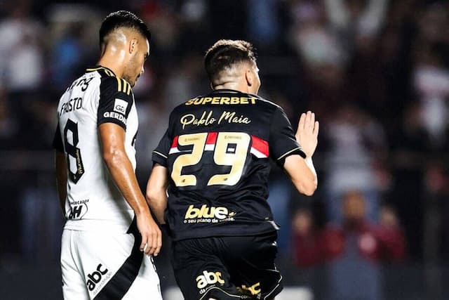 São Paulo vence Atlético e encosta no G6 do Brasileiro