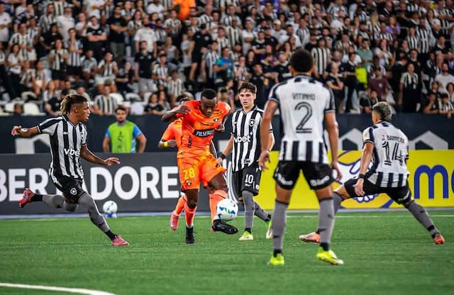 Botafogo é derrotado pelo Barcelona-EQU e está fora da Libertadores