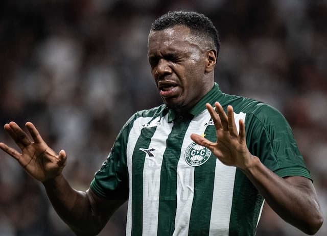 Corinthians sofre na bola aérea e perde para o Coritiba