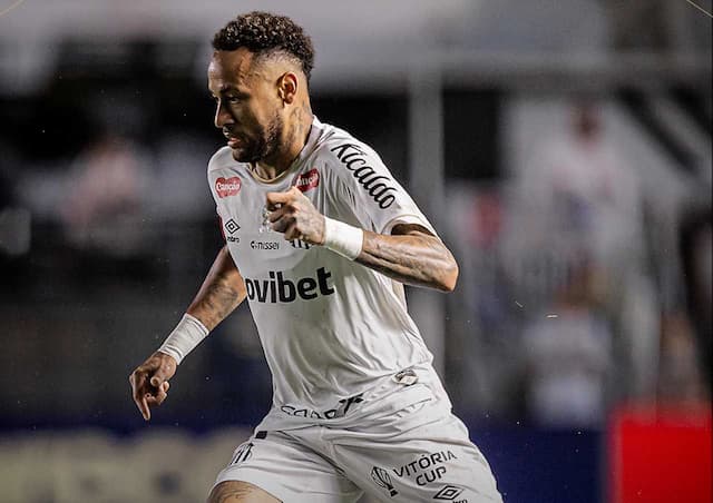 Neymar critica arbitragem após vitória do Santos: ''Quer mandar no jogo''