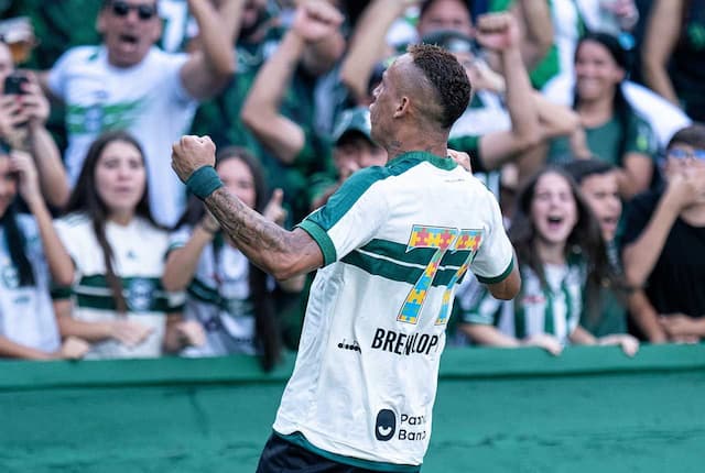 Atlético-MG esbarra na falta de eficiência e perde para o Coritiba no Couto Pereira