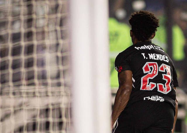 Vasco perde dois titulares para encarar o Internacional