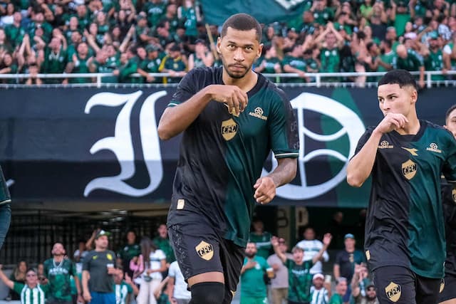 Coritiba vence o Cianorte e avança à semifinal do Paranaense