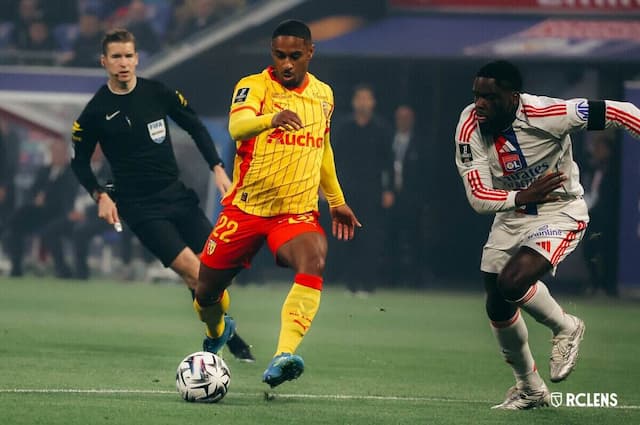 Na despedida de Endrick, Lyon leva goleada do Lens no Francês