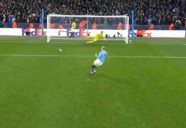 Gol! De pênalti, Haaland marca o segundo do City contra o Real Madrid
