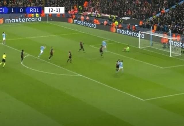 De Bruyne acerta o travessão, Haaland pega o rebote e amplia para o City