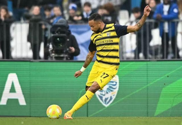 Corinthians negocia a contratação do meia brasileiro Hernani, do Parma