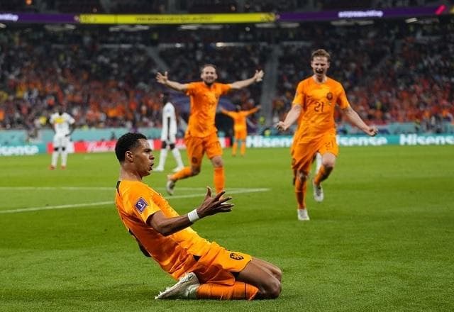 Copa do Mundo: Holanda sofre e consegue bater Senegal por 2 a 0