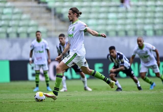 América-MG vence Atlético-MG e pula para vice-liderança do Brasileirão