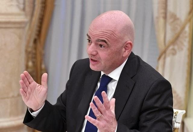 Presidente da Fifa pede fim da guerra na Ucrânia: "Parem os conflitos"