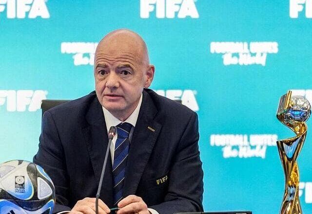 Presidente da Fifa aponta protocolo para acabar com racismo no futebol