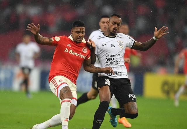Corinthians x Internacional: onde assistir, escalações e desfalques