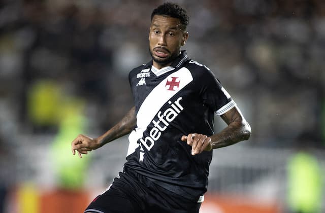 Jair, do Vasco, informa que cirurgia foi bem-sucedida: "Mais um recomeço"