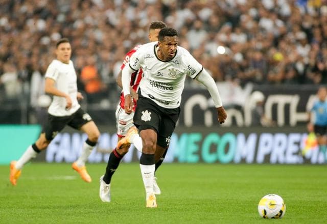 Arena SBT tem entrevista exclusiva com Jô, do Corinthians, e recebe Pyong Lee